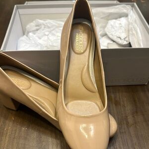 Aerosoles Women's Cream Heels‎ 8 1/2